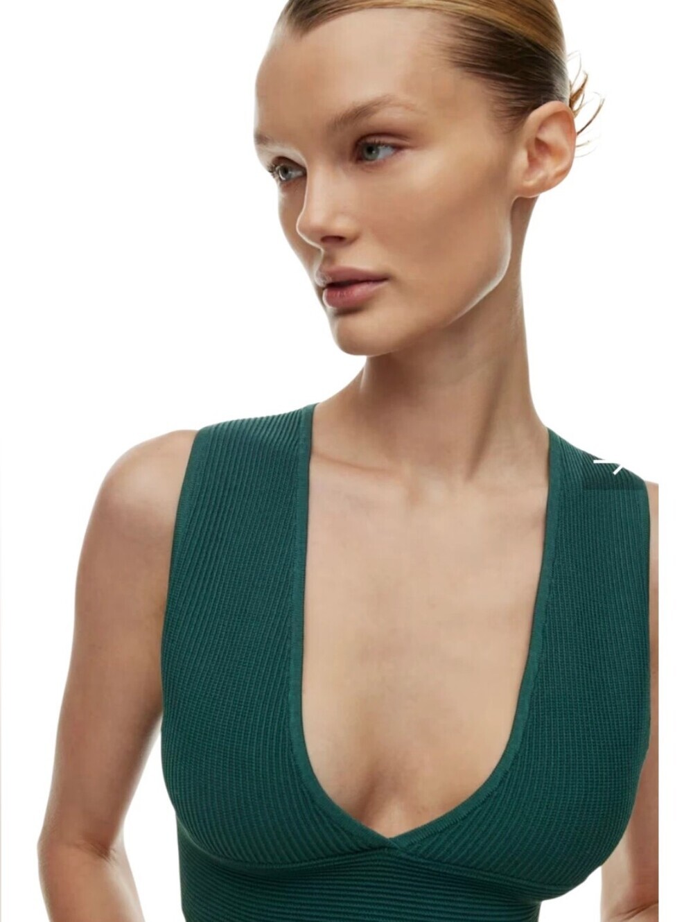ARITZIA Babaton  Sculpt Knit Deep V Tank